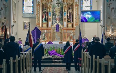 Odsłonięcie tablicy upamiętniającej ofiary Tragedii G&oacute;rnośląskiej w Marklowicach 6