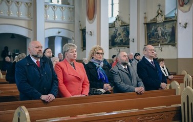 Odsłonięcie tablicy upamiętniającej ofiary Tragedii G&oacute;rnośląskiej w Marklowicach 7