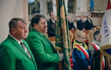 Odsłonięcie tablicy upamiętniającej ofiary Tragedii G&oacute;rnośląskiej w Marklowicach 9