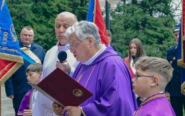 Odsłonięcie tablicy upamiętniającej ofiary Tragedii G&oacute;rnośląskiej w Marklowicach 16