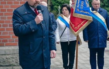 Odsłonięcie tablicy upamiętniającej ofiary Tragedii G&oacute;rnośląskiej w Marklowicach 22