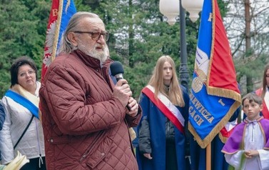 Odsłonięcie tablicy upamiętniającej ofiary Tragedii G&oacute;rnośląskiej w Marklowicach 30