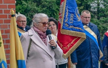 Odsłonięcie tablicy upamiętniającej ofiary Tragedii G&oacute;rnośląskiej w Marklowicach 32