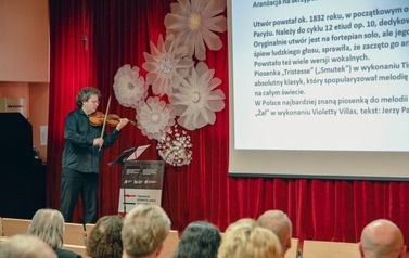 Odsłonięcie tablicy upamiętniającej ofiary Tragedii G&oacute;rnośląskiej w Marklowicach 42