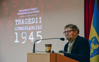 Odsłonięcie tablicy upamiętniającej ofiary Tragedii G&oacute;rnośląskiej w Marklowicach 47