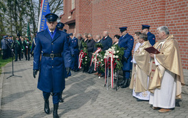 Upamiętnienie funkcjonariuszy Policji Państwowej oraz Policji Wojew&oacute;dztwa Śląskiego pochodzących z Marklowic 17