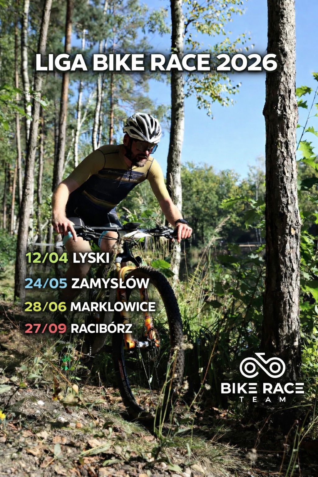 Rowerzysta na&nbsp;trasie w&nbsp;lesie, obok rozpiska czterech wydarzeń w&nbsp;ramach tegorocznej edycji Bike Race