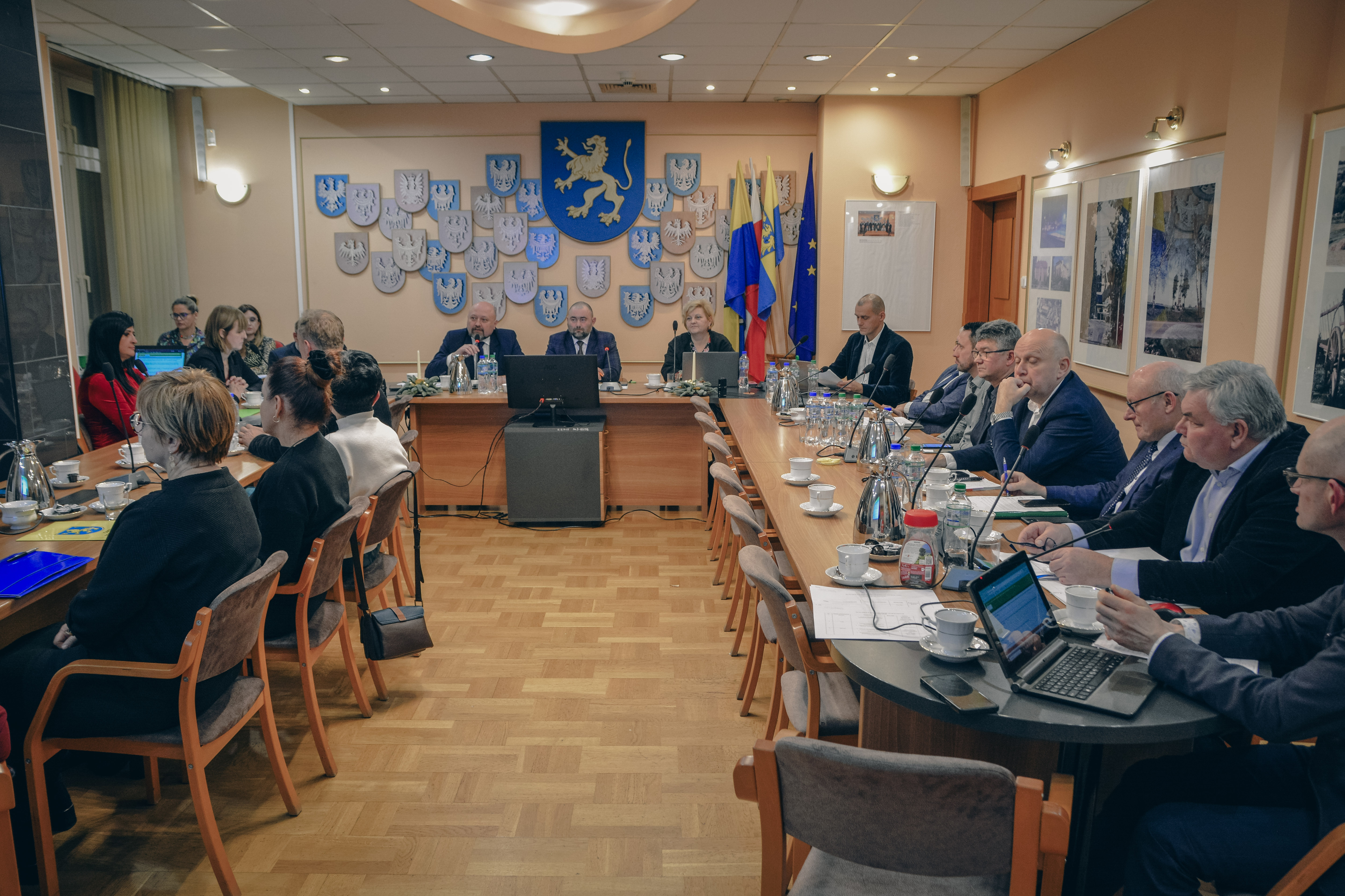 Sala obrad w&nbsp;Urzędzie Gminy Marklowice, obecni są Radni i&nbsp;W&oacute;jt Gminy