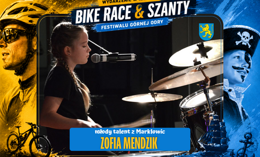 Ramka w kolorach wydarzenia Bike Race & Szanty, w środku zdjęcie młodej dziewczyny przy perkusji
