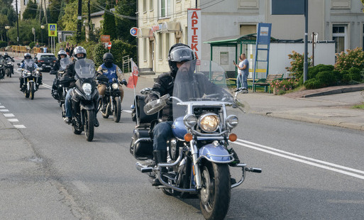 Motocykliści na trasie zeszłorocznego Marklowickiego Zlotu Motocyklowego
